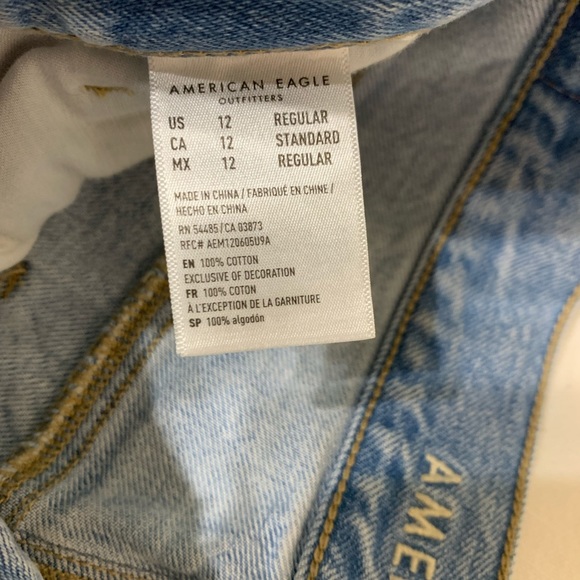 NWOT American Eagle mom jeans! Color: Uber Cool. Size 12 regular. Worn ONCE - Picture 5 of 6